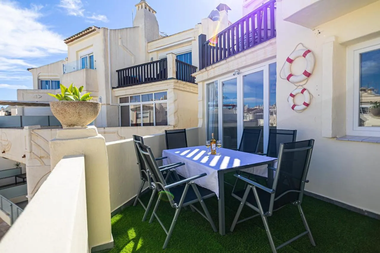 Sunstay Seaside Flat I Puerto Marina بينالماذينا